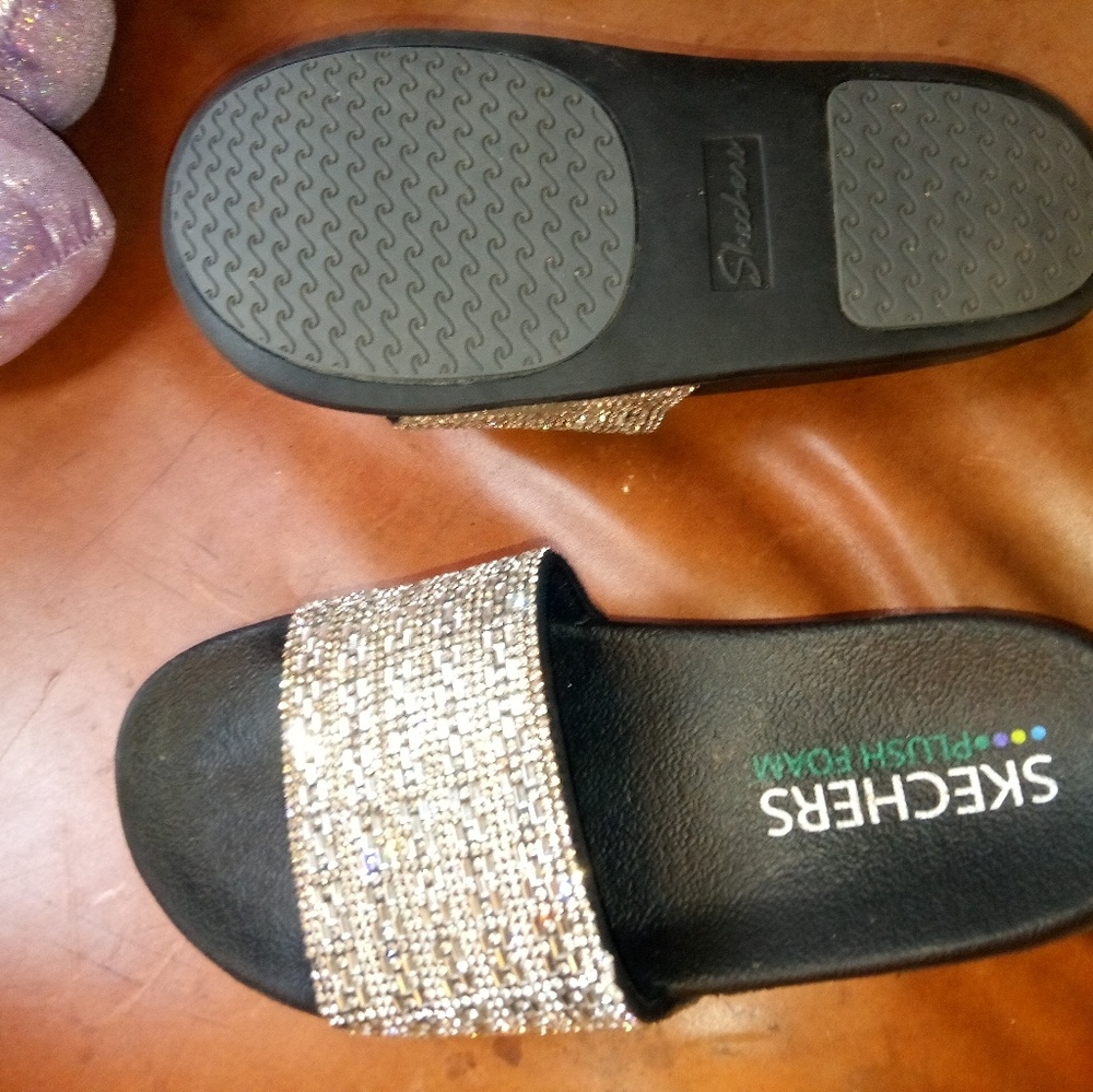 Skechers slides